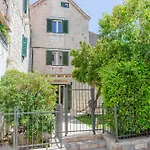 Jes Old Town Studio Apartment