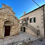 Perfectly Located Cherry Stone House