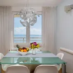 Brilliant Blue Luxury Apartment