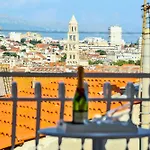 Summer Lounge Split