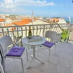 Summer Lounge Split
