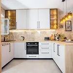 Kamarin Luxury Studio Apartment