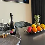 Bob Luxury Design & Sea View Apartment