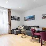 Eva Luxury Two Bedrooms Apartment & Bacvice Beach