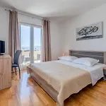 Apartment Renata + Private Swimming Pool In Split