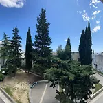 2 Bedroom Apartment/Parking/Market