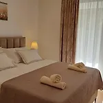 Apartment With Garden And Free Private Parking