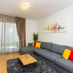 Apartment - Free Parking In Garage , Seaview , Quiet Neighbourhood