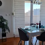 Apartment Domino