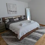 Prime Location Penthouse Apt With A Large Terrace