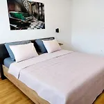 Comfort 2 Bedroom Apartment 10Min Walk From Center And Beach