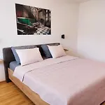 Comfort 2 Bedroom Apartment 10Min Walk From Center And Beach