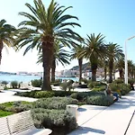 Damira Rooms
