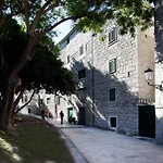 Apartments Miranda