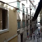 Apartment Papalic Palace