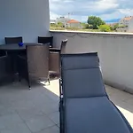 Apartment Domino