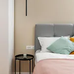 Cro.Lo Modern Retreat