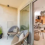 Cro.Lo Modern Retreat
