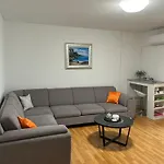 Garden Apartment Dina With Free Parking