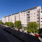 Apartment Metropolis Split