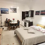 Studio Queen