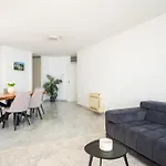 Sea View Apartment By Nono Ban