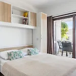 Enyoj Marjan, Beaches And View