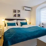 Luxury Lifestyle Rooms