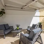 Luxury Leona Apartment