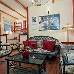 Emperor\'S Suites