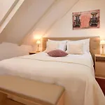 Lanterna Rooms