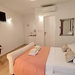 Split Old Town Suites