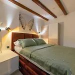 Bernard Deluxe Renovated Peaceful Old Town Gem