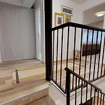 17 Ljubav Place