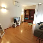 Beautiful Large Apartment, Walk To Beach