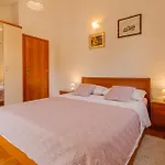 Spacious Sea View Apartment Near Marjan & Beach