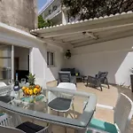 Luxury Leona Apartment