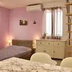Klarisa City Center Apartment With Terrace