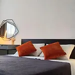 Lirik Apartment