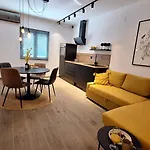 Apartments Gin & Tonic