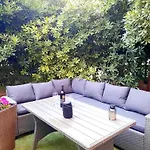 Split Symphony Veranda: Modern, New Apartment