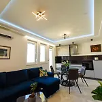 Luxury City Center Apartment