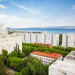 The Golden View Apartment