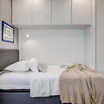 Top Location! Spacious Lux Apartment -5 Min From Beach & Centre
