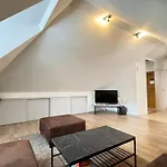 Modern, Spacious With Free Car Parking
