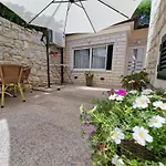 Apartment And Room Nona Stella