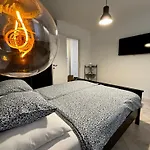 Split Right Place****Cozy And Completely New