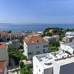 Apartment With Terrace And Free Parking - Beach Nearby