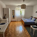 Beautiful Cozy Apartment Jug In Nice Neighbourhood.