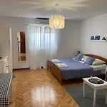 Beautiful Cozy Apartment Jug In Nice Neighbourhood.